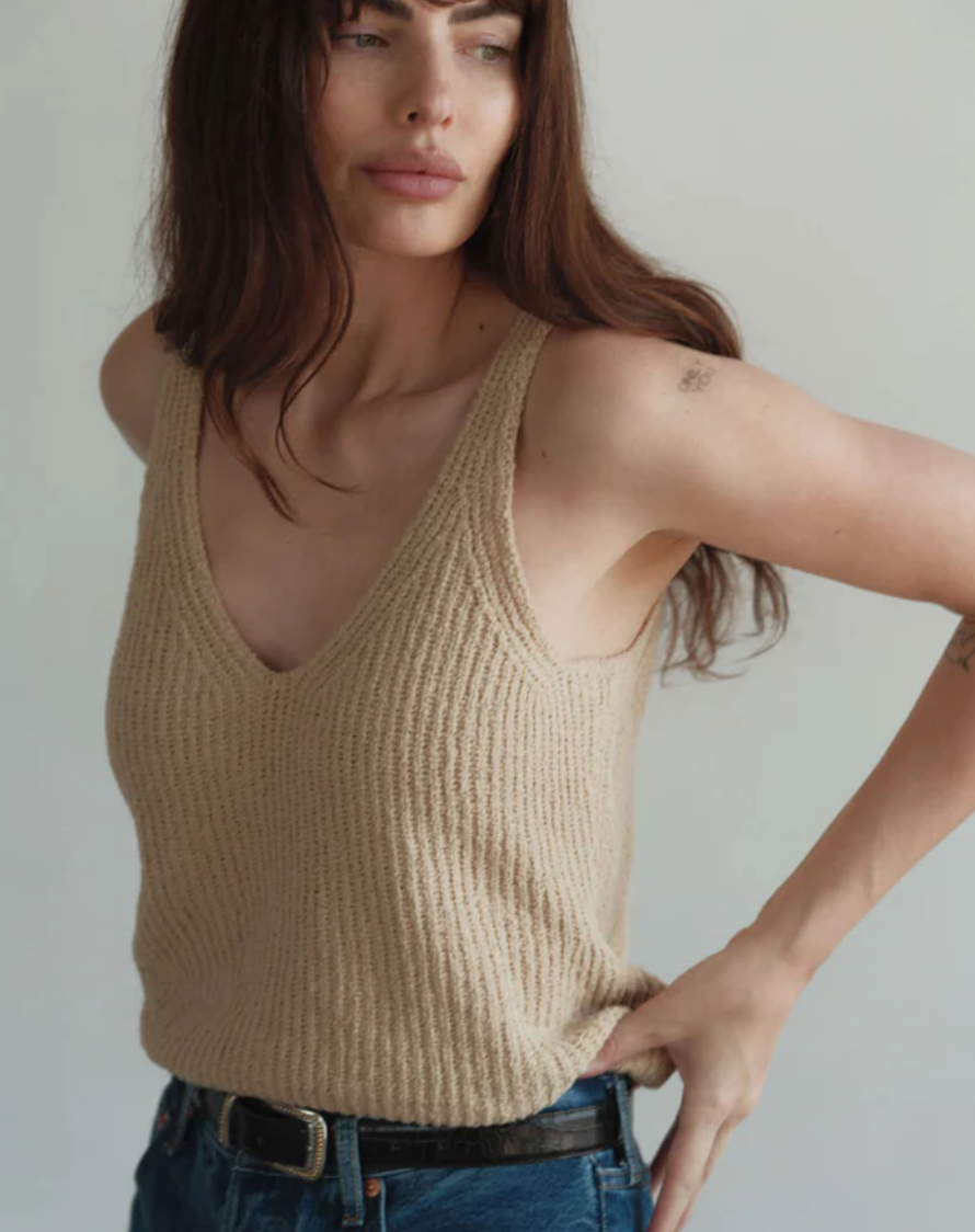 Cece Sweater Tank Warm Sand