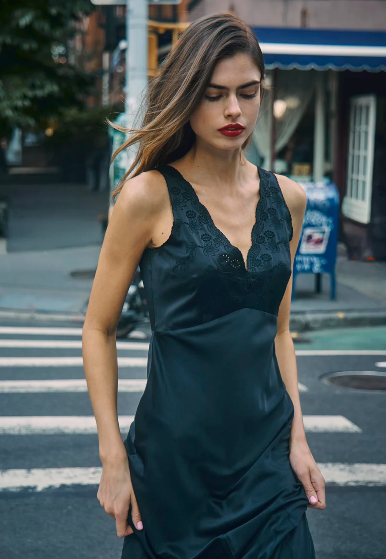 Lulu Dresss in Embroidered Satin Black