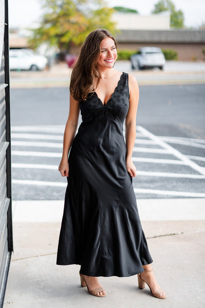 Lulu Dresss in Embroidered Satin Black